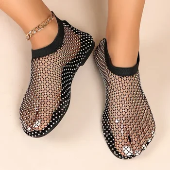 Обувь для женщин 2023 Новые летние женские сандалии на плоской подошве Сетчатые полые модные сандалии Вода Бриллиантовый дизайн Модные банкетные тапочки